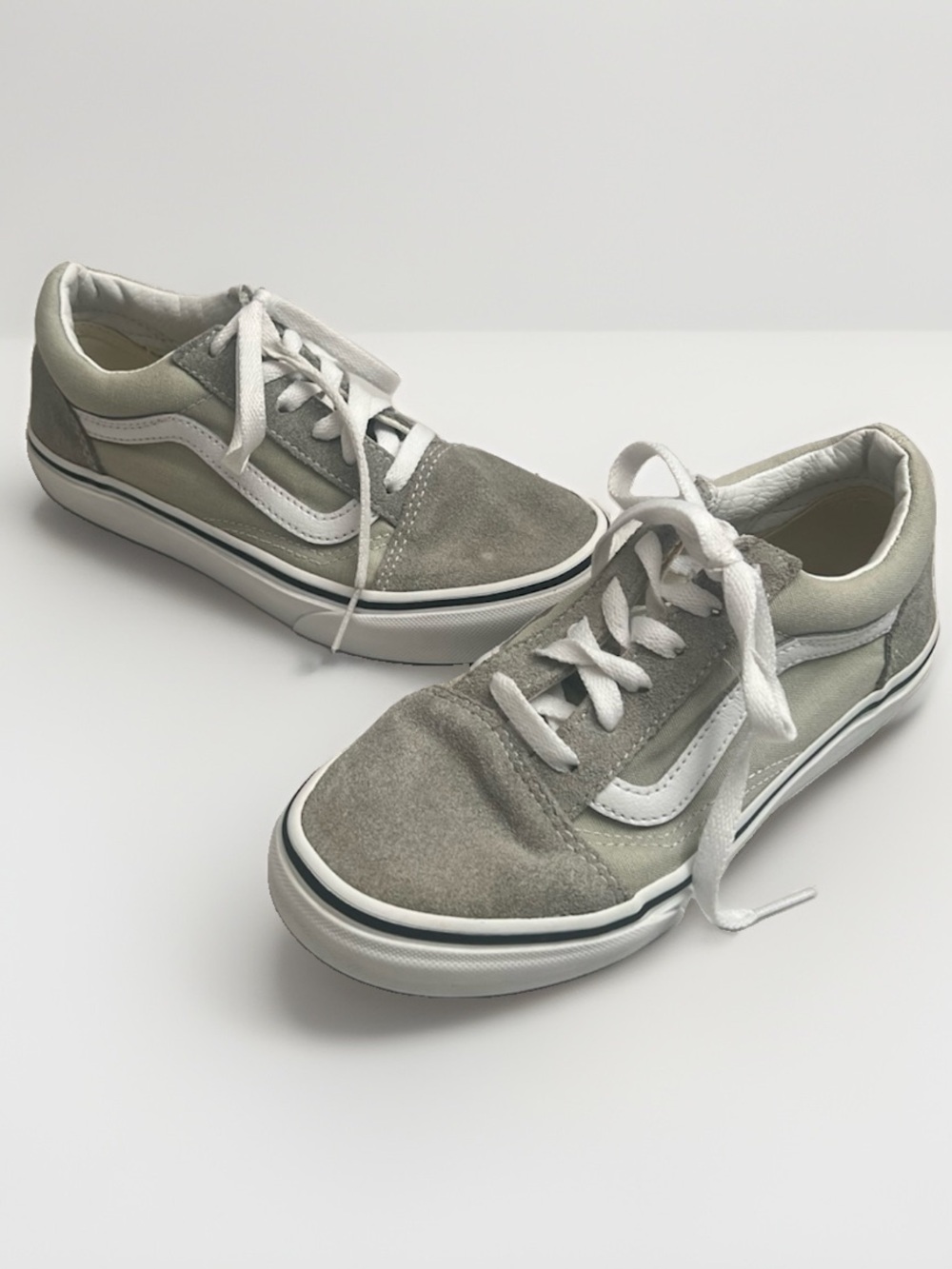 Vans Old Skool Low-Cut Skater Sneakers Kids Sz 3 Gray White Suede Canvas Casual - Picture 1 of 9